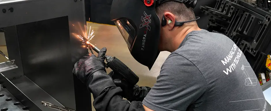 UNSIG welder using hand held laser welding technology